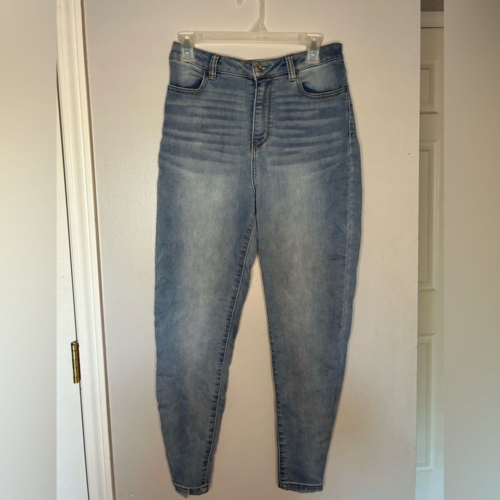 Light coloured skinny jeans